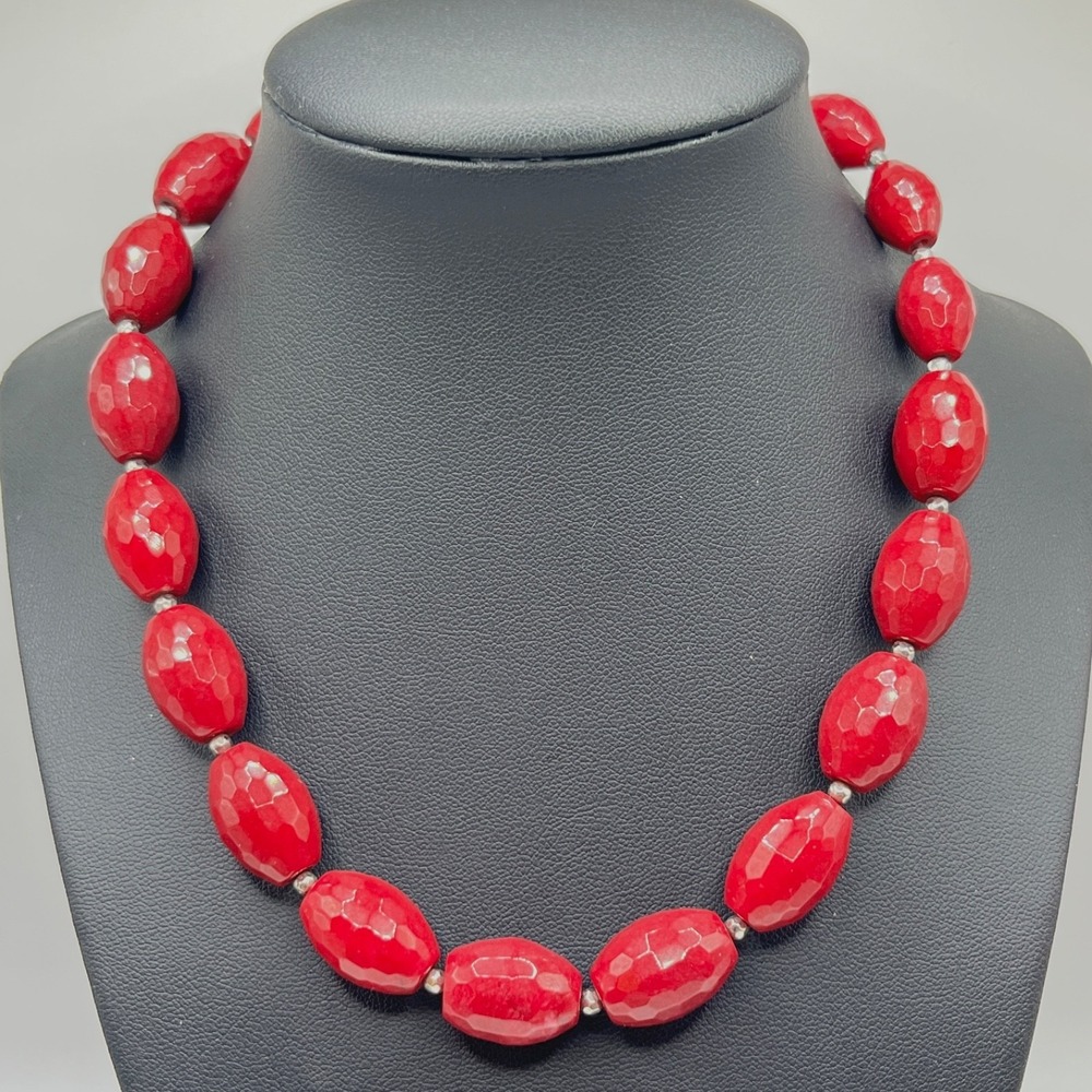 WHBM White House Black Market Dark Red Pink Dyed Stone Beaded 16" Necklace